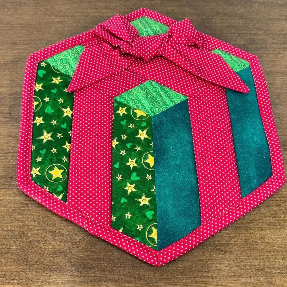 Handmade Quilted Christmas Pot Holder Present Gift Red Green